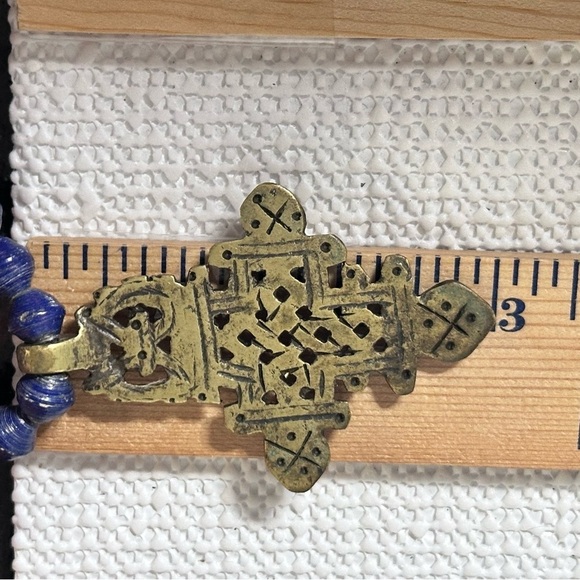 AKOLA NECKLACE HANDMADE RICE PAPER BEADS COBALT BLUE BRASS TONE MALTESE CROSS - Picture 15 of 16